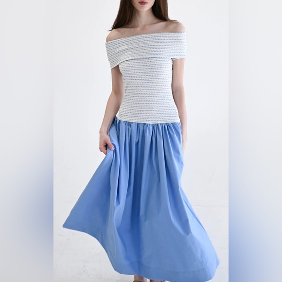 Never A Wallflower Dresses & Skirts - NWT Never A Wallflower Off the Shoulder Dress Beryl Knit Blue & White Size Large